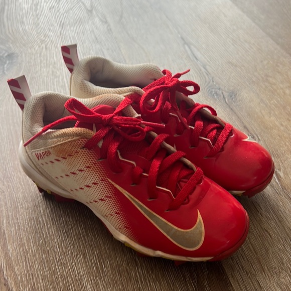 Red Nike t ball baseball cleats size 13c - Picture 1 of 3